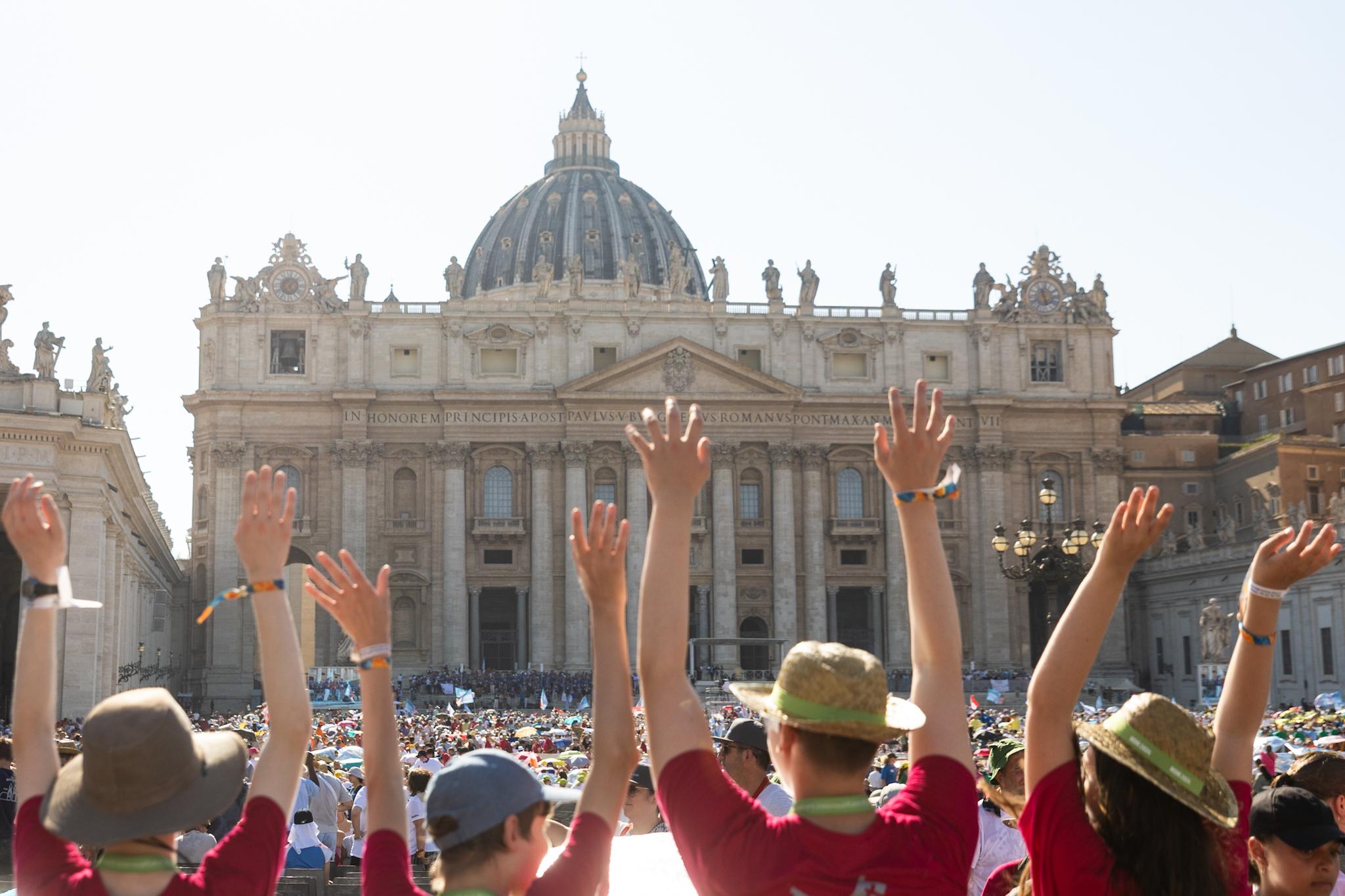 Papstaudienz bei der Ministrantenwallfahrt nach Rom, 30.7.2024, auf dem Petersplatz.