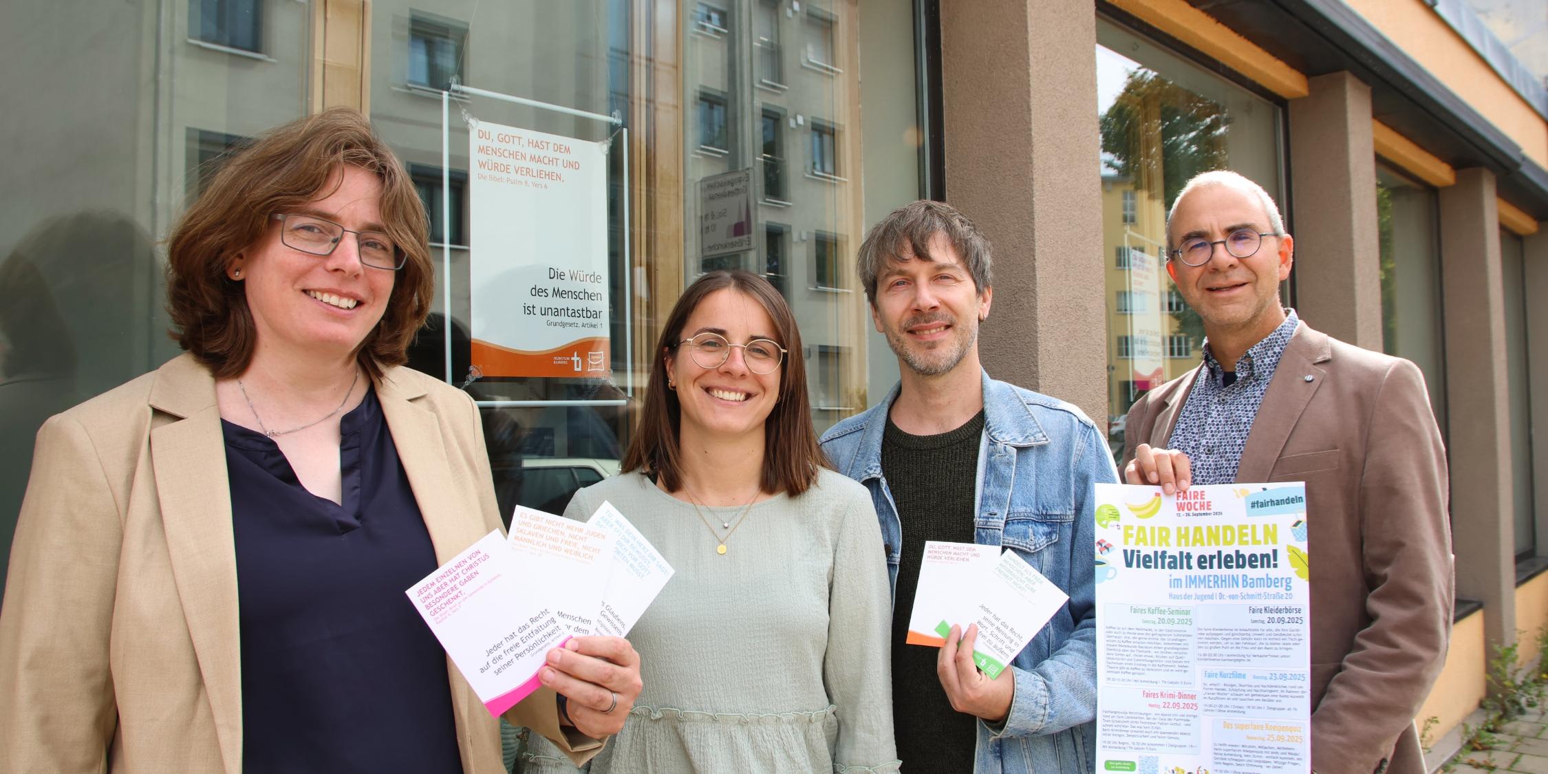 Plakataktion (Grundgesetz und Bibel) und Faire Woche im Immerhin Bamberg (September 2025). Abgebildete Personen (v.l.): Anja Baumer-Löw, Ramona Schreiner, Frank Jost, Björn Scharf.