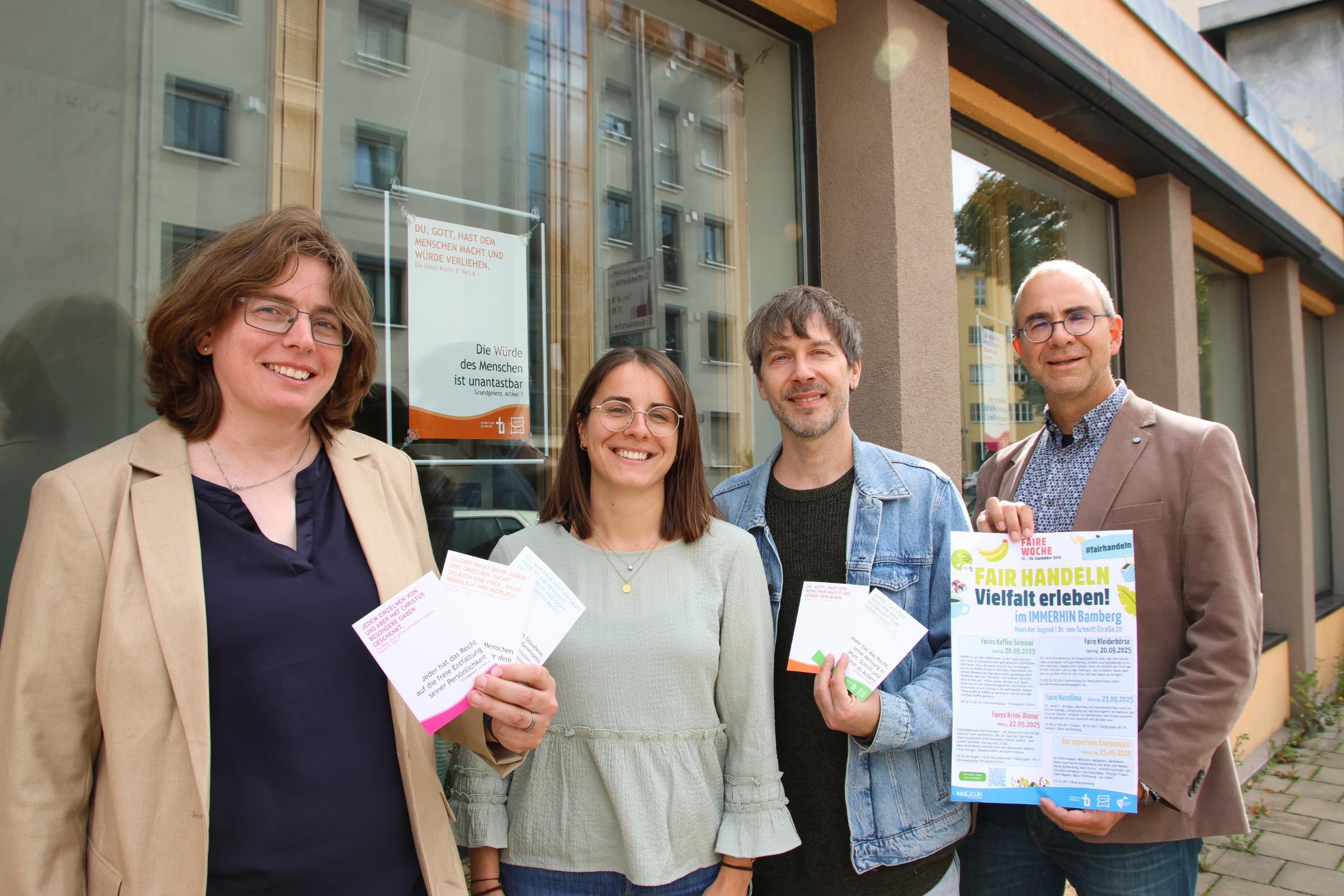 Plakataktion (Grundgesetz und Bibel) und Faire Woche im Immerhin Bamberg (September 2025). Abgebildete Personen (v.l.): Anja Baumer-Löw, Ramona Schreiner, Frank Jost, Björn Scharf.