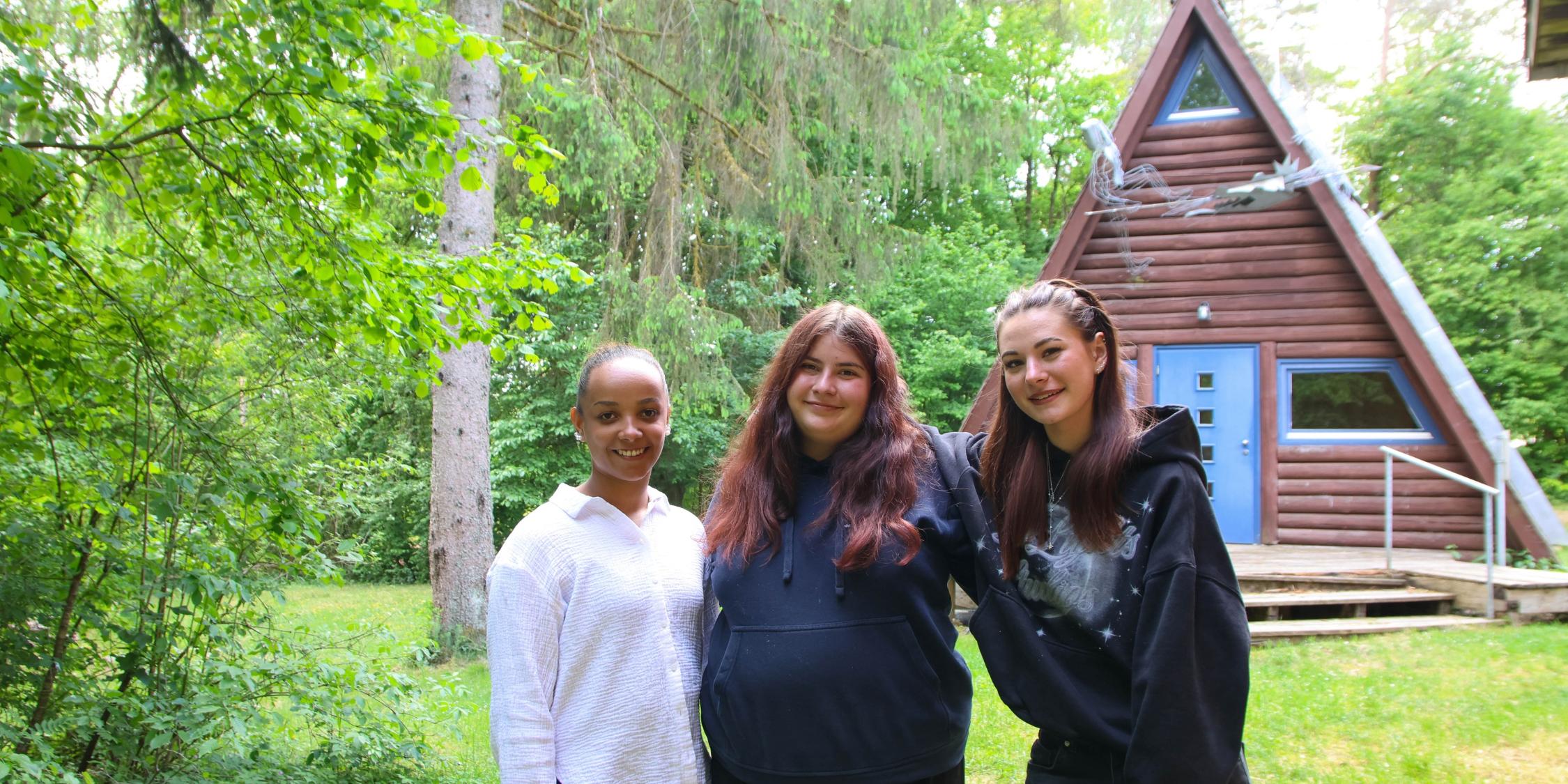 Teilnehmerinnen aus dem BFD-Jahrgang 2024/25 (v.l.): Sharon (17), Gina (20) und Kyra (17)